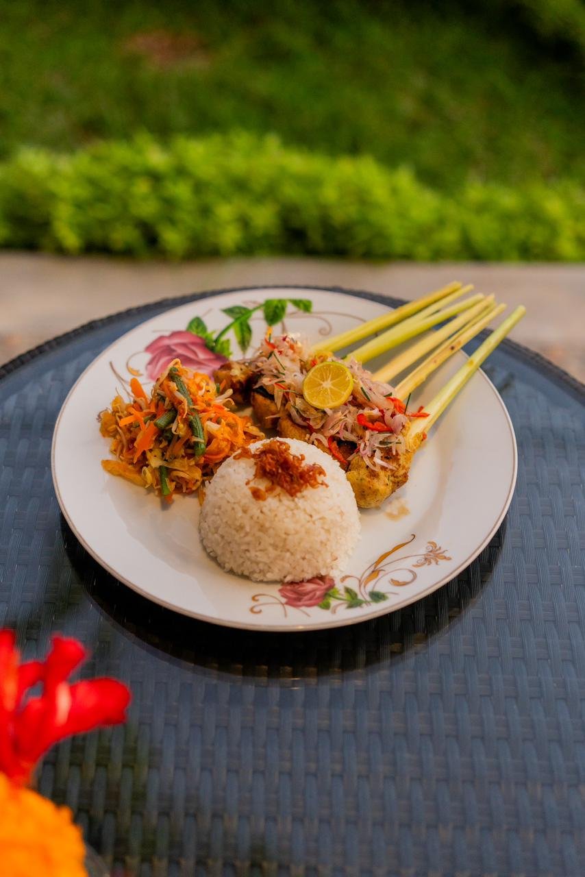 Hibiscus Warung Ubud satay lilit